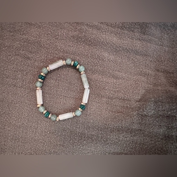 Francesca Collections Children’s Mint Green beaded bracelet, small - Picture 4 of 6